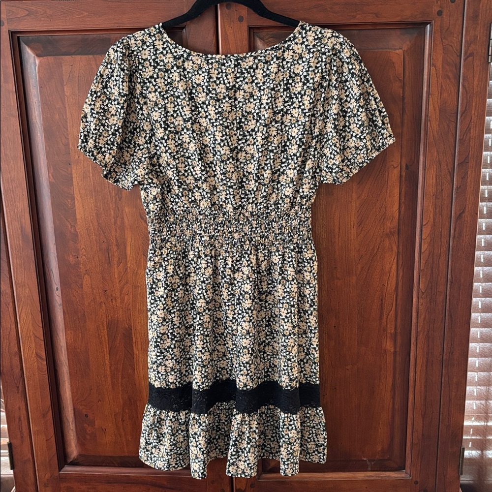 Floral Short Sleeve Floral Dress - Picture 11 of 12